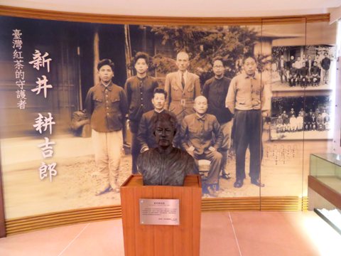 茶業改良場魚地分場 新井耕吉郎氏胸像