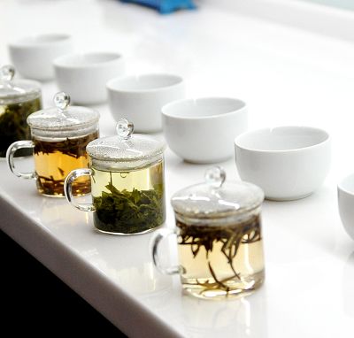 圖六 - 透明的審茶杯