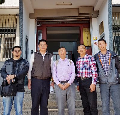 圖二 - 日本學者須賀努(中間者)訪問茶業改良場